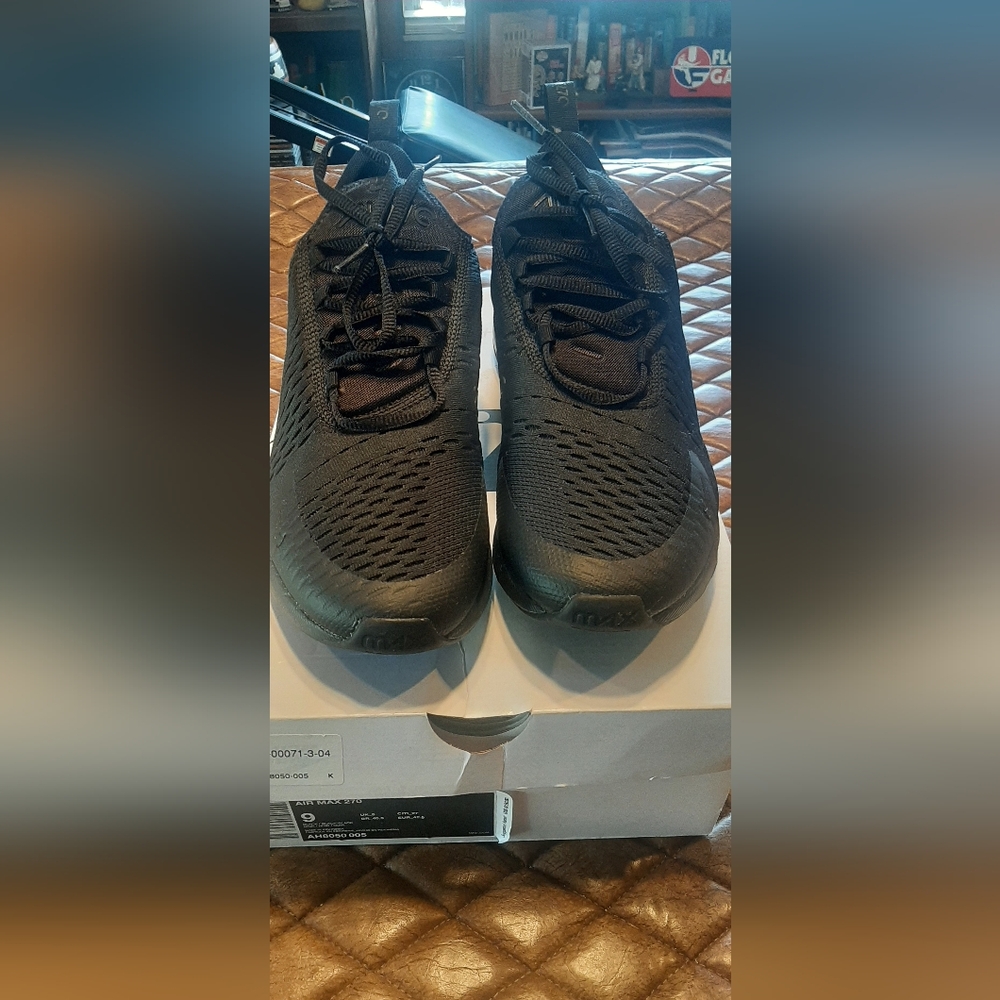 Nike Men's Black Air Max 270 Sneakers